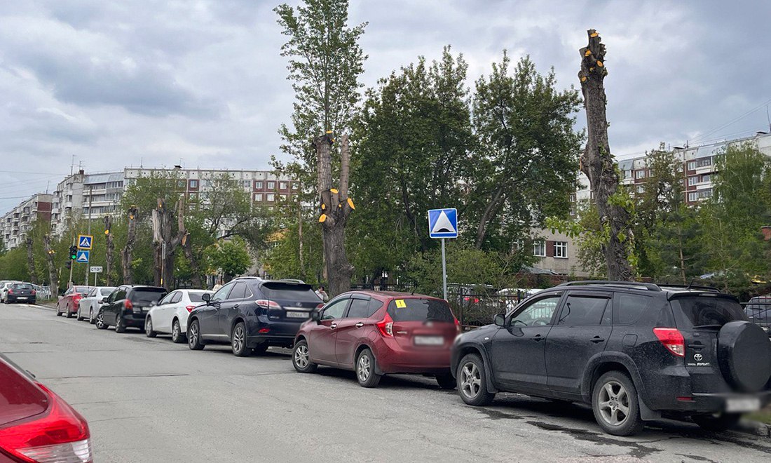 В России обсуждают повышение налогов на старые авто  Представитель завода «Урал» Тарас Шевченко предложил увеличить транспортный налог для машин старше 15 лет. Для грузовиков, которым более 25 лет, он предложил ввести ограничения на перерегистрацию.  Шевченко также выступил за обязательное использование российской техники в госзаказах. Кроме того, он предложил увеличить финансирование программ Фонда развития промышленности до 5 миллиардов рублей.     Прислать новость