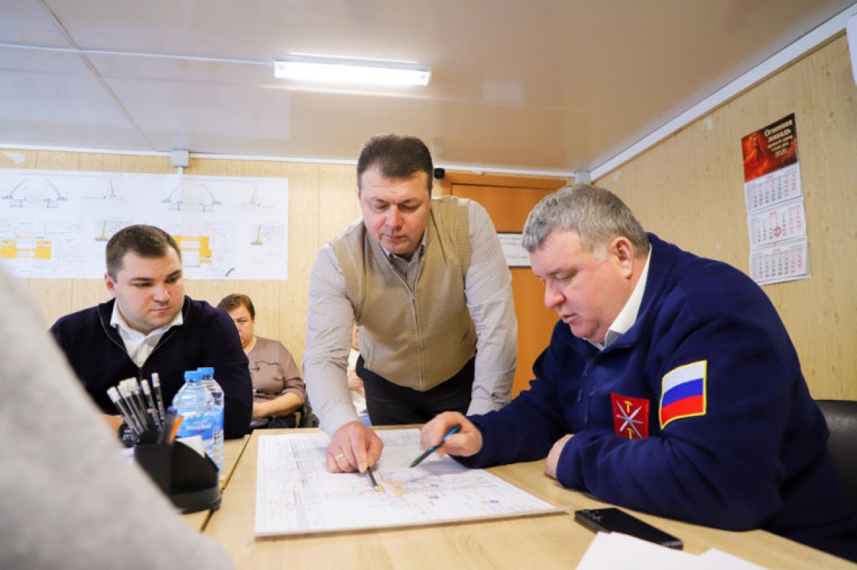 Подготовка ко второму этапу реконструкции Орловского путепровода начнется в феврале   newstula ru fn 1790735 html В начале февраля подрядчик намеревается приступить к подготовительным работам второго этапа реконструкции мостового сооружения со стороны улицы Рязанской В администрации отметили что на данный момент идет первый этап реконструкции на половине путепровода со стороны Калужского шоссе Работы выполнены на 60 процентов в том числе произведен демонтаж старой конструкции перенесен газопровод смонтированы буронабивные сваи балки пролетного строения   Прислать новость Подписаться   Мы в MAX