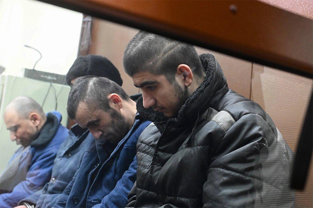 Все четверо исполнителей теракта в «Крокусе» находились в РФ незаконно. На 22 марта 2024 года Фаридуни Шамсидин, Рачабализода Саидакрами находились на территории РФ без миграционного учета по месту пребывания после убытия из гостиничного комплекса 6 марта,— говорится в материалах дела, которые цитирует ТАСС. Также никакой регистрации по месту пребывания не было и у Далерджона Мирзоева. Четвертый террорист, Мухаммадсобир Файзов, незаконно находился в стране, так как у него еще в январе 2024 года закончился срок действия патента.