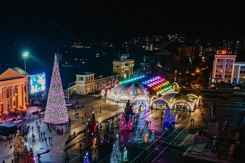 Каток в центре Ставрополя будет работать до 16 марта  С 30 ноября его посетили больше 34 тысяч человек, причём дети до 14 лет  а это почти 2 тысяч ребят  катались бесплатно. Если вы не попали в число тех, кто успел опробовать лёд, то у вас есть время.  Перепись любителей рассекать лёд объявляется открытой. Уже катались?    — Да     — Нет, но планирую     —  Нет, и не буду  В курсе   Новости Ставрополья   предложить новость