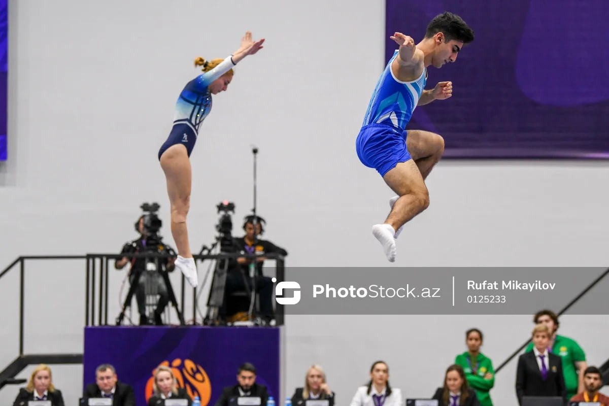 Азербайджанские брат и сестра вышли в финал Кубка мира В Национальной гимнастической арене продолжается квалификационный этап Кубка мира по прыжкам на батуте и тамблингу прыжки на акробатической дорожке Как сообщает Oxu Az в индивидуальных соревнованиях по прыжкам на батуте двое азербайджанских спортсменов завоевали путёвку в финал Среди мужчин в финал вышел Магсуд Махсудов а среди женщин Сельджан Махсудова Отметим что Магсуд и Сельджан брат и сестра Финальные соревнования Кубка мира по прыжкам на батуте и тамблингу состоятся завтра Новости Азербайджана Написать нам