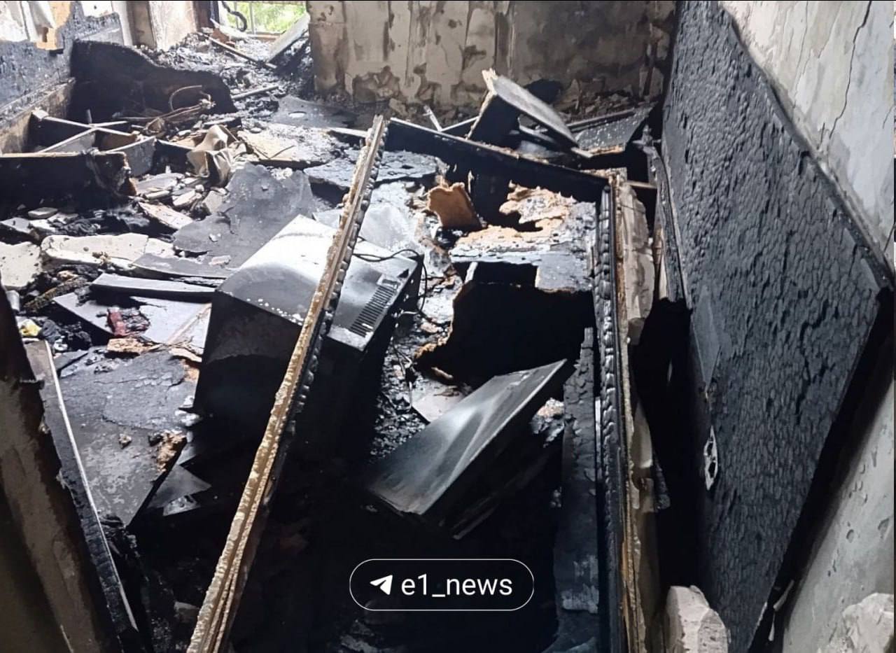 Пожар накануне произошел в санатории-профилактории в Талице, где отдыхали дети В одной из комнат горели внутренняя отделка и имущество. Пострадавших нет. Возгорание ликвидировано меньше, чем за полчаса. Причина пожара - нарушение правил безопасности при эксплуатации электроприбора. Е1