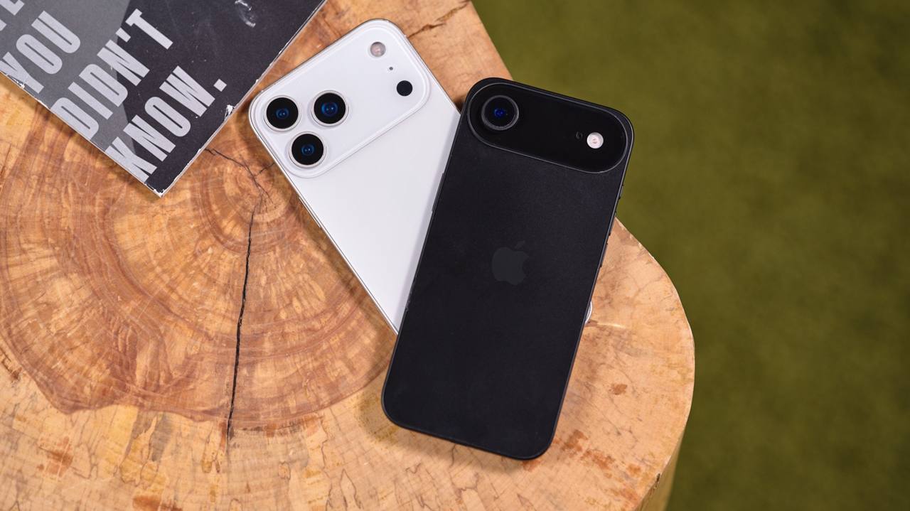 Apple жмёт поставщиков: iPhone 17 под угрозой подорожания Apple ведёт жёсткие переговоры с поставщиками дисплеев, чтобы не поднимать цены на iPhone 17 из-за торговых тарифов. Компания уже надавила на LG, та согласилась снизить стоимость поставок. А вот Samsung пока стоит насмерть: контракт большой, сроки поджимают, и корейцы не спешат делать скидки. Рычаг давления — китайская BOE, с которой Apple начала сотрудничество. Хотя дисплеи всего 16% себестоимости смартфона, даже небольшая экономия может смягчить удар от возможного роста цен на 30%, как ранее подсчитали Reuters и WSJ. Выбор у Apple простой: либо уговорить поставщиков, либо включить «налог на пользователя». Вариант «пожертвовать прибылью» не из тех, что обычно рассматриваются в Купертино. Tehnobzor: IT Технологии