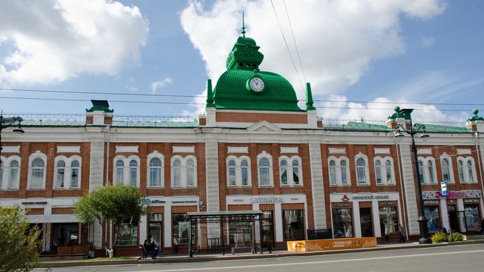 Омские судебные приставы восстановили легендарный дом с часами Омские приставы сообщили что ремонт башни с часами на Любинском проспекте полностью завершен Башня венчает здание Главного управления Федеральной службы судебных приставов по Омской области Финансирование объекта осуществлялось из федерального бюджета службы сумма контракта составила 4 млн рублей Подрядчиком выступило ООО Тресстрой 2000 Подробнее о ремонте одной из достопримечательностей Омска в нашем материале