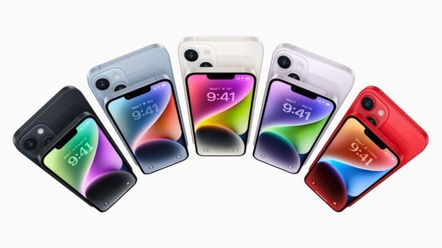 Apple лишит европейцев новых iPhone 14 и iPhone SE с нового года из-за местных законов  С наступлением нового года Apple прекратит продавать в Европе iPhone SE и базовые модели серии iPhone 14, потому что в регионе вступит в силу норма, предписывающая, чтобы на телефонах присутствовал зарядный порт USB Type-C.  В настоящее время старейшими телефонами, которые Apple продаёт напрямую, являются iPhone SE третьего поколения, а также iPhone 14 и 14 Plus — все они комплектуются портом Lightning, а значит, нарушают вступающую в силу с января 2025 года в Европе норму, которая требуется, чтобы на всех мобильных устройствах был зарядный порт USB Type-C. Компания могла бы выпустить обновлённую версию этих устройств с портами USB Type-C вместо Lightning, но она этого не сделала, а предпочла изъять их из продажи — эта судьба всё равно бы ожидала их, но немного позже.