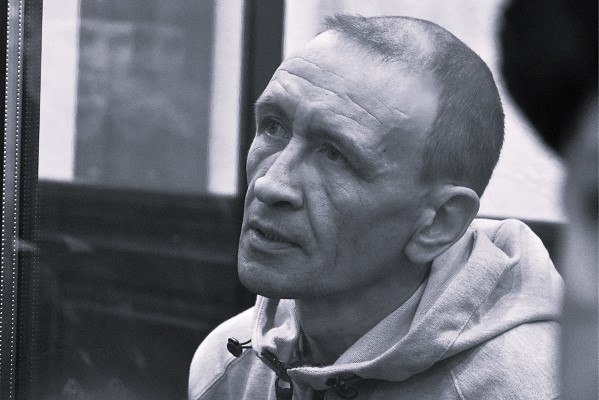 Скончался спасатель, осуждённый по делу о пожаре в ТЦ «Зимняя вишня» «Он умер сегодня. Сердце не выдержало», — рассказал знакомый Сергея Генина. Бывший начальник караула пожарно-спасательной части Кемерова получил пять лет заключения за халатность, пишет РИА Новости. По данным следствия, он направил подчинённых по длинному пути к кинозалу, не сверившись с планом здания, а также проигнорировав слова очевидца, указавшего кратчайший путь. В результате пожарные потеряли время. Подпишись на «Говорит Москва»