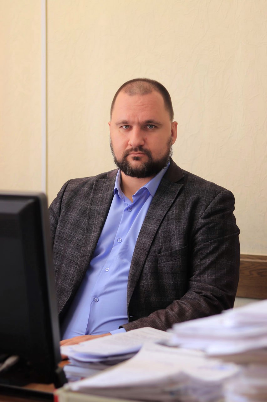 Центральному району назначили нового руководителя И о главы стал Станислав Поташков Ранее он был заместителем руководителя Ранее администрацией руководил Максима Орешникова В пресс службе Борусу пояснили что он уволился в связи со сменой места работы Это Борус Люди