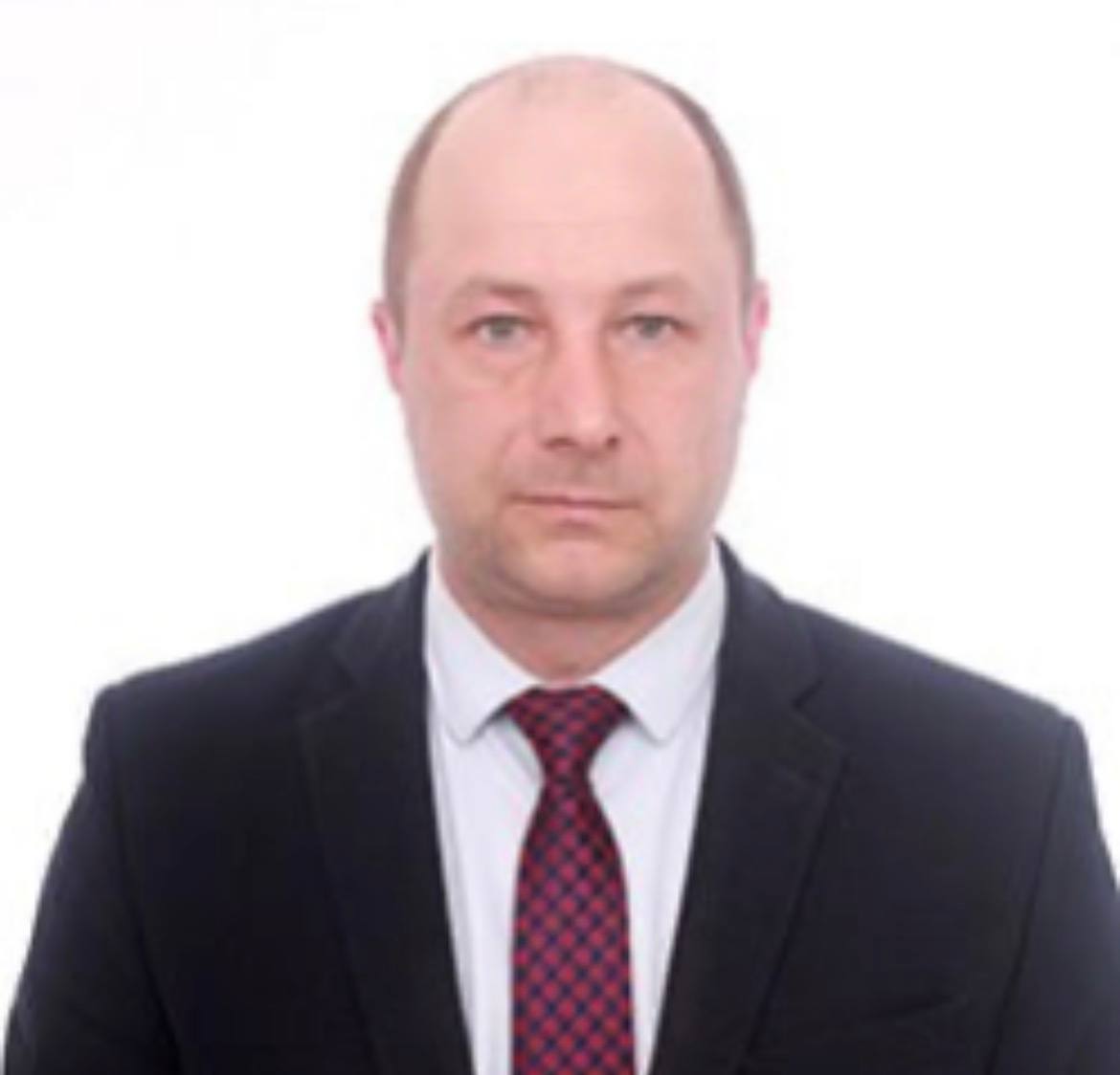 Вычужанина первый заместитель Главы ЗАТО г Железногорск по жилищно коммунальному хозяйству Роман Игоревич Вычужанин задержали по статье о превышении должностных полномочий Ему грозит до четырёх лет тюрьмы Скоро суд изберёт первому замглавы Железногорска меру пресечения сообщает Kras Mash Еще у одной муниципальной управленческой команды оформились не лучшие времена но это пока не точно NeNASHI