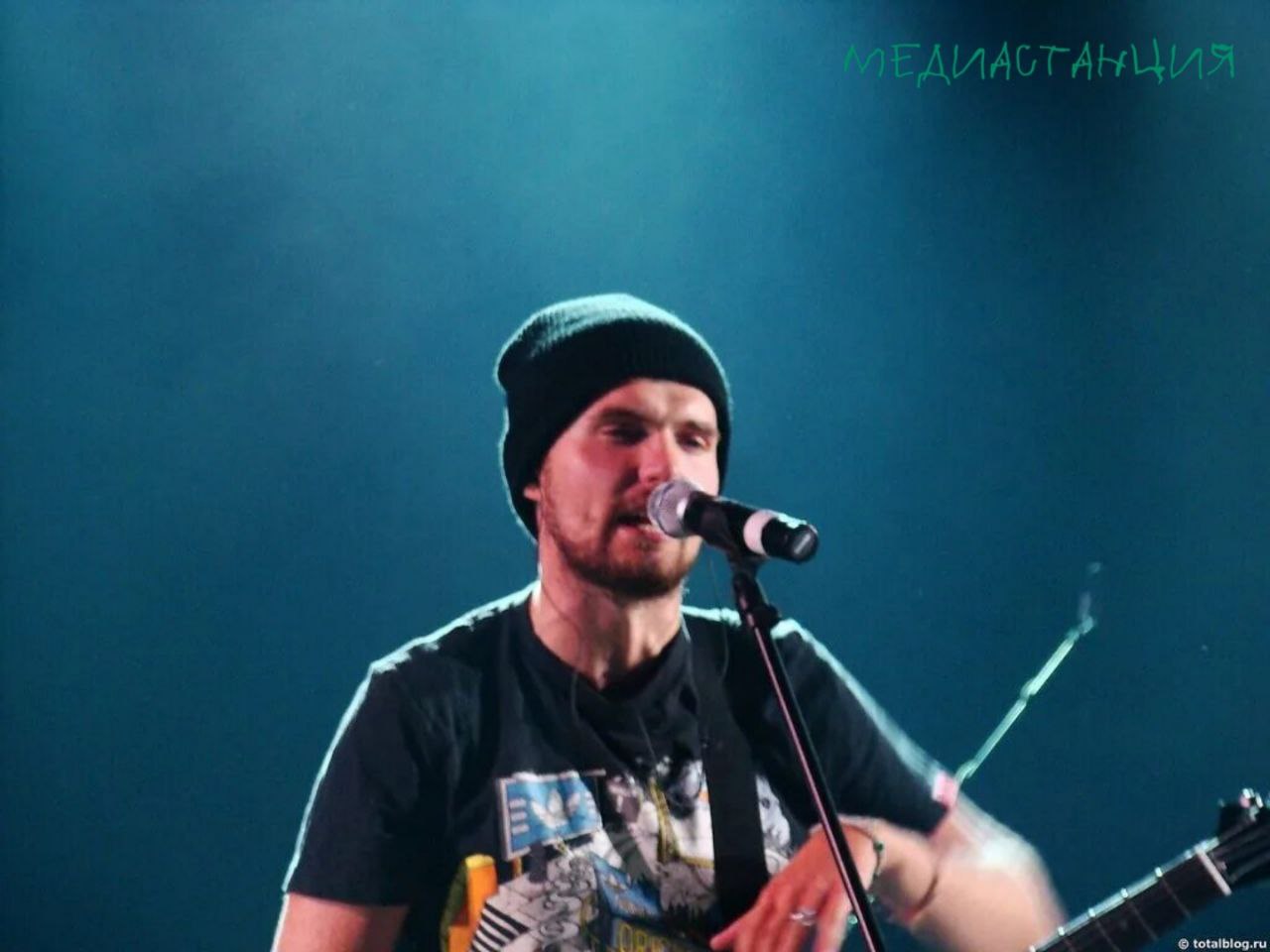 Судебные приставы взяли в оборот Noize MC настоящее имя Иван Алексеев С артиста собираются взыскать 50 тыс рублей за штраф который был получен благодаря резким высказываниям о действиях Вооружённых сил России 22 сентября Тверской районный суд выдал соответствующее постановление а уже 25 го открылось исполнительное производство Признан иноагентом на территории РФ mediastanciacom