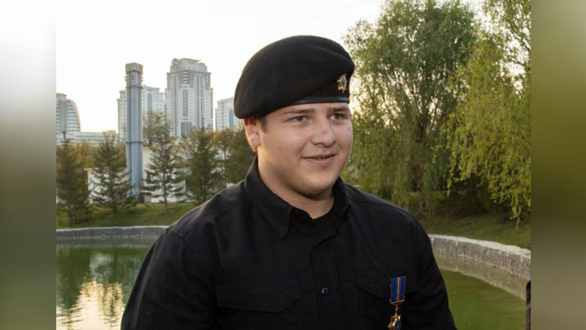 17-летнего Адама Кадырова назначили куратором по оказанию помощи сектору Газа от Чечни «Куратором оказания гуманитарной помощи для жителей Газа от Чеченской Республики назначен секретарь Совета безопасности ЧР Адам Рамзанович Кадыров», — сообщил департамент по взаимодействию с религиозными и общественными организациями Чечни. Тем временем мать главы республики Рамзана Кадырова Аймани получила орден «За заслуги перед Херсонской областью» I степени. По словам председателя правительства Чечни Магомеда Даудова, Аймани Кадырову наградили «за большой личный вклад в укрепление боевого содружества и содействие в решении задач во время проведения специальной военной операции на территории области»