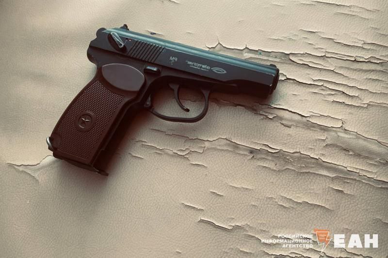 Екатеринбурженка оказалась в СИЗО по обвинению в попытке заказать мужа Как сообщили в пресс-службе Кировского райсуда, женщина подыскала киллера для устранения своего благоверного. Однако исполнитель в итоге отказался выполнять такой «заказ». Затем в историю вмешалась сыщики и женщина была задержана.