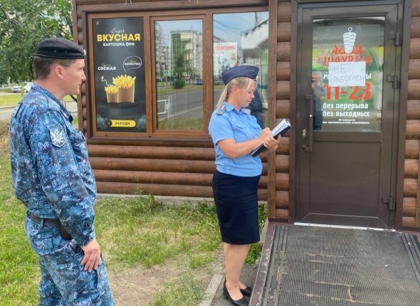 Грязь, жир и насекомые: в Братском районе кафе не выдержало санитарной инспекции Предприниматель решил не восстанавливать работу после проверки Читать подробнее на сайте...