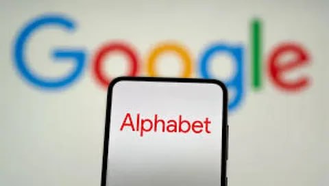 Материнская компания Google Alphabet в понедельник объявила что приобретёт Intersect компанию занимающуюся центрами обработки данных и энергетической инфраструктурой за 4 75 миллиарда долларов наличными в дополнение к принятию на себя долговых обязательств GOOG В Alphabet заявили что деятельность Intersect останется независимой но это приобретение поможет быстрее ввести в эксплуатацию больше центров обработки данных и генерирующих мощностей jkinvest news jkinvest