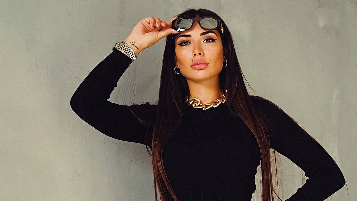 Суд приговорил Валерию Федякину, известную как Битмама, к семи годам колонии, признав виновной по делу о мошенничестве в особо крупном размере. Установлено, что Федякина предлагала инвесторам вложения в криптовалюту с обещанием высокой доходности, но по факту присваивала себе эти средства. Ущерб от ее действий оценивается в 2,2 млрд рублей.