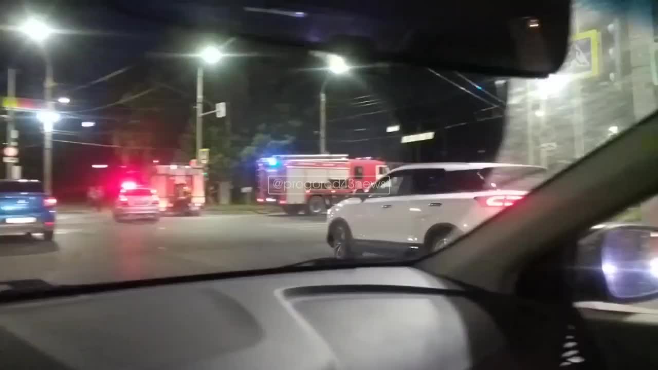 Столкновение трех легковых автомобилей и автобуса в Кирове
