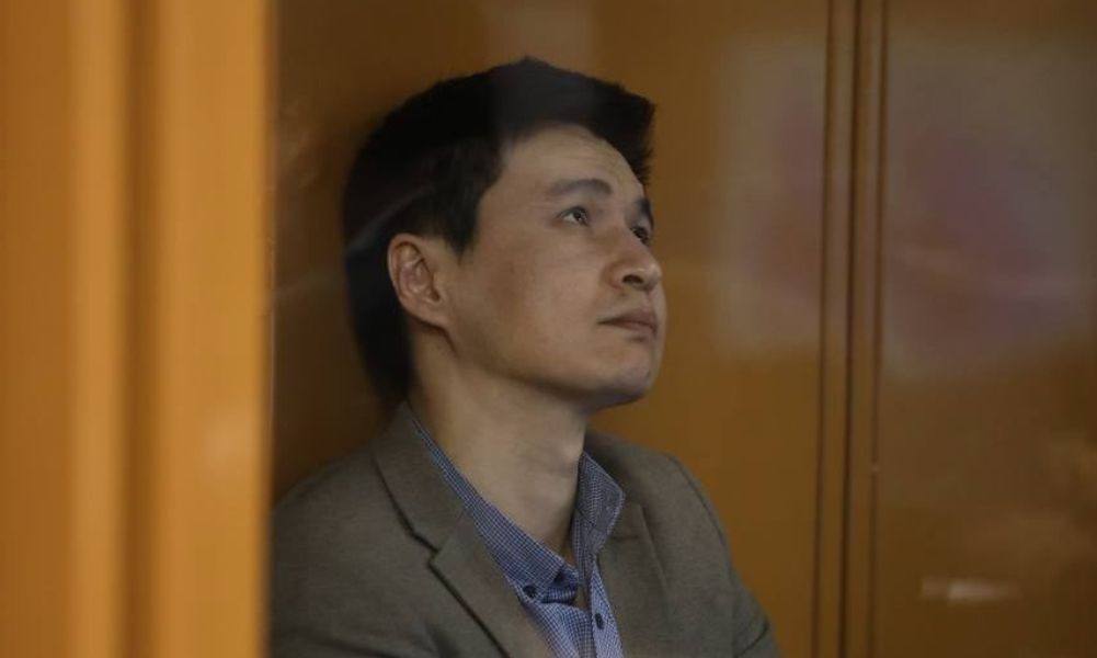 Брату Бишимбаева сократили срок в колонии. Срок Бахытжана Байжанова сокращён на треть по Закону об амнистии к 30-летию Конституции. "Сроки или размеры неотбытой части основного наказания в случае возмещения ущерба либо при их отсутствии сокращаются по тяжким преступлениям на одну третью часть", — говорится в сообщении суда. Таким образом, согласно нашим приблизительным подсчётам, он может выйти на свободу в декабре 2026 года. Судебное решение пока не вступило в силу.