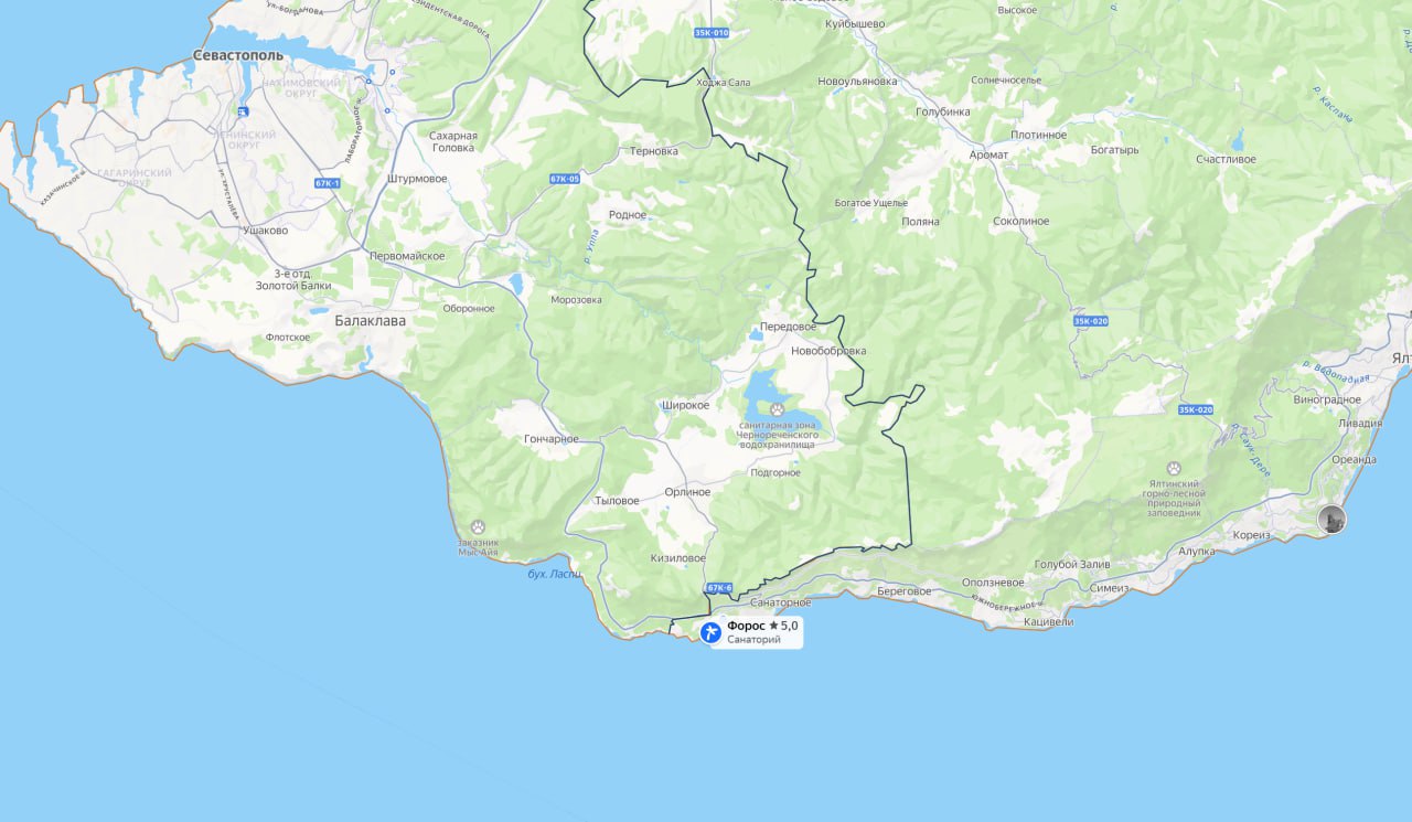 Глава Крыма В результате удара вражеских БПЛА повреждения получили несколько объектов на территории санатория Форос Также повреждено здание школы в поселке К сожалению есть пострадавшие и погибшие На данный момент количество пострадавших около 15 человек число погибших уточняется Также из за падения обломков сбитого беспилотника произошло возгорание сухой травы в районе города Ялты На месте работают профильные службы людям оказывается вся необходимая помощь Держу ситуацию на личном контроле Прошу сохранять спокойствие и доверять только официальной информации Два майора