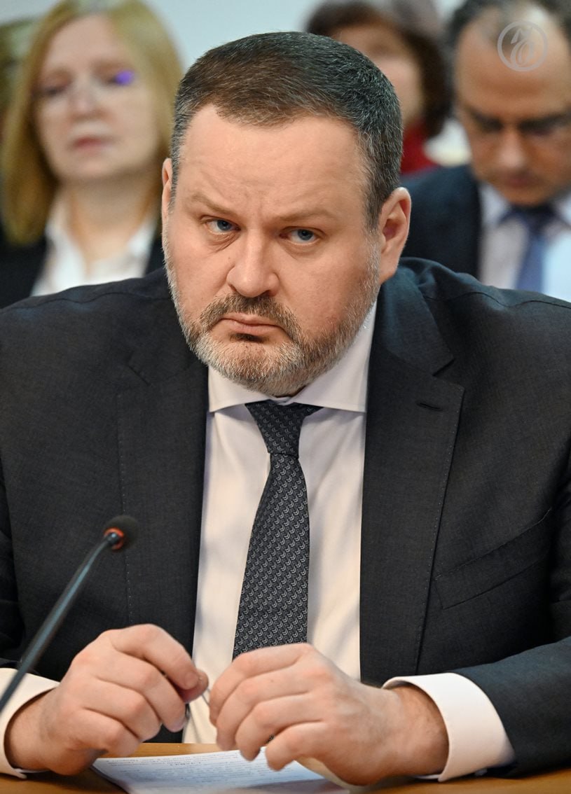 Глава Минтруда Антон Котяков не поддержал идею введения налога на тунеядство Министра спросили о жизнеспособности такой меры в России Налог наверное я внутренне не поддерживаю ответил он Налог на тунеядство введен в Белоруссии По закону тунеядцы обязаны каждый год уплачивать в казну сбор в размере 20 базовых величин Их также обязали платить за ЖКХ по повышенному тарифу jkinvest news jkinvest