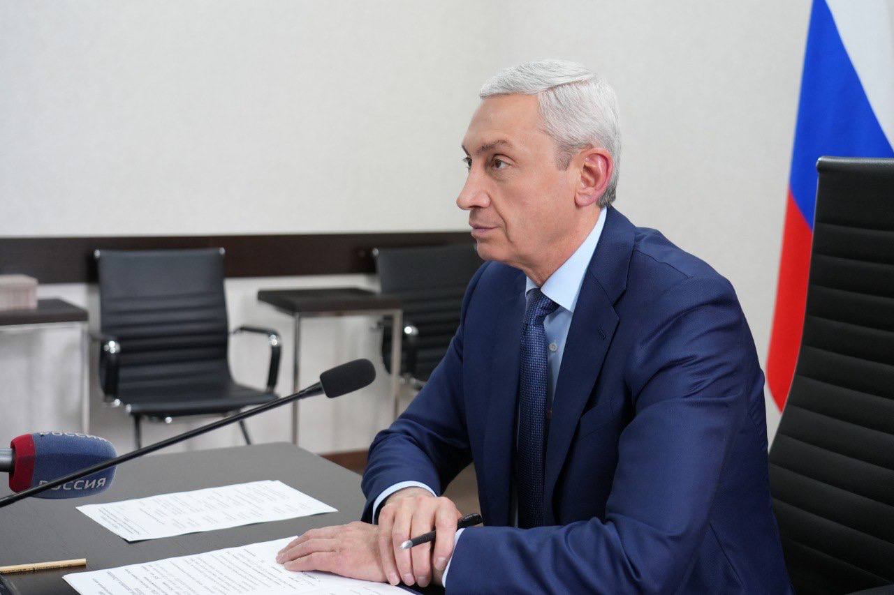 Борис Джанаев провел совещание по развитию экспортной деятельности и поддержке предпринимателей Председатель Правительства РСО – Алания Борис Джанаев, совместно с вице-президентом Российского экспортного центра Александром Молодцовым в режиме видеоконференцсвязи провели совещание по вопросам расширения сотрудничества. Также обсуждались итоги развития экспортной деятельности в регионе за прошедший год. Особое внимание было уделено поддержке субъектов малого и среднего предпринимательства, а также мерам по наращиванию экспортного потенциала республики. Подробнее читайте на нашем сайте. #alaniagov #севернаяосетия #алания #правительстворсоа #РЭЦ