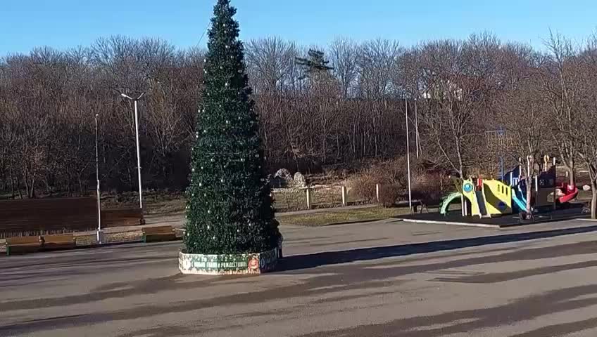 В Железноводске жители похищают игрушки с городской ёлки