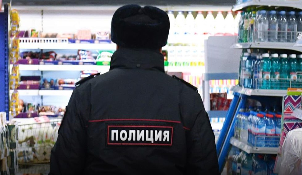 В Госдуму будет внесён законопроект об увеличении штрафов за покупку алкоголя несовершеннолетним в 10 раз Как сообщают Известия со ссылкой на текст документа для взрослых штрафы предлагается повысить с 1 5 3 тысяч рублей до 15 30 тысяч рублей а для родителей с 4 5 тысяч рублей до 40 50 тысяч рублей Авторы инициативы заявили что действующие штрафы за вовлечение детей в употребление алкоголя являются смехотворными и не выполняют профилактической функции Законопроект также вводит административную ответственность за передачу спиртного несовершеннолетним с целью вовлечения в употребление jkinvest news jkinvest