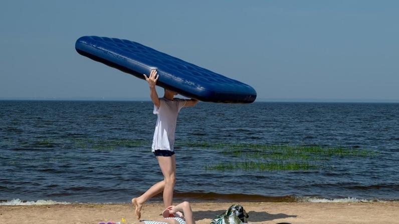 Купаться — можно! Безопасные для купания водоемы появились в Питере. Роспотребнадзор сообщил, что Суздальское озеро в Выборгском районе и Безымянное озеро в Красносельском районе — безопасны для купания. В остальных 22 водоемах вода не соответствует санитарным нормам. Флэш Питер - подписаться