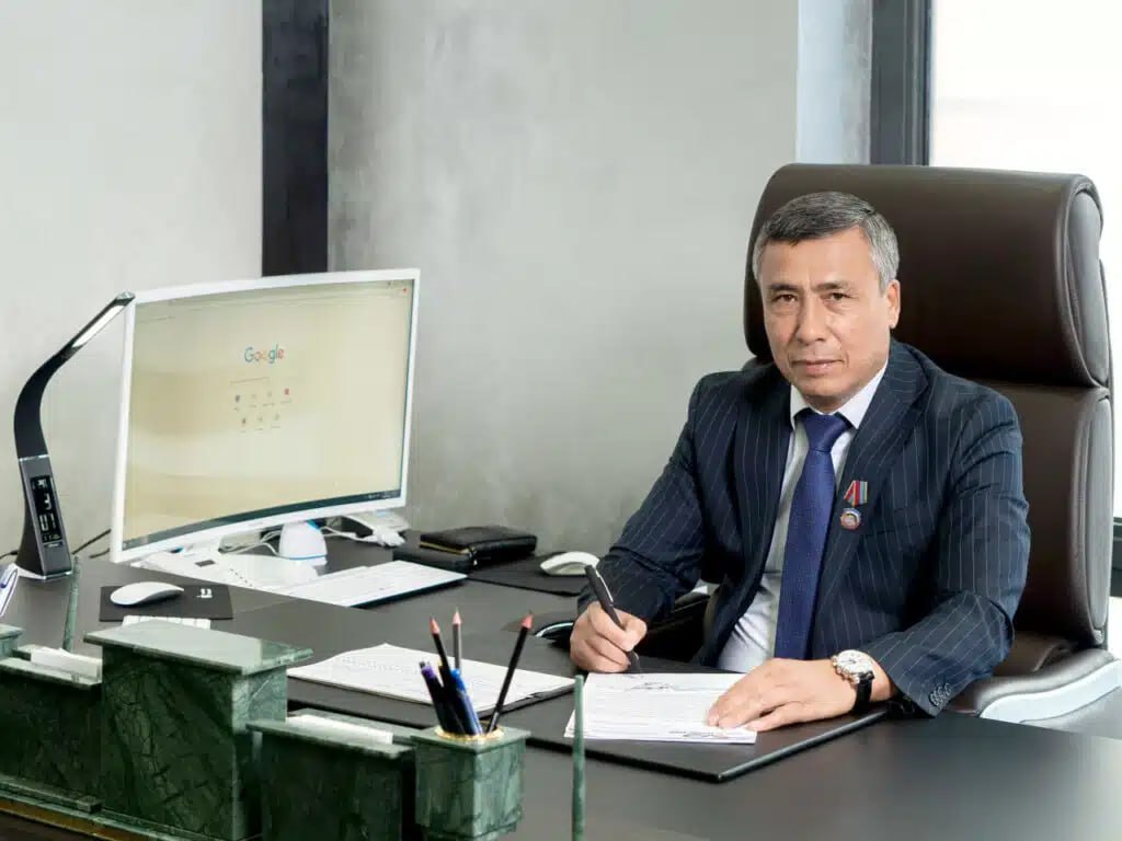‼ Баходир Абдуллаев возглавил «Узметкомбинат» Баходир Абдуллаев назначен и.о. председателя правления — гендиректора АО «Узметкомбинат». Решение принял наблюдательный совет предприятия. На этой должности он сменил Дилшода Ахмедова. Абдуллаев родился 5 декабря 1967 года в Шахрихане Андижанской области. Он основатель BA Holding, в который входят более 20 предприятий. В 2022 году бизнесмен был награжден орденом «Мехнат шухрати». Telegram / Facebook / Instagram / LinkedIn / Сайт