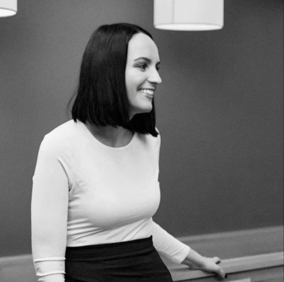 Скончалась спецкор The Bell Ирина Панкратова О тяжёлом заболевании Ирина узнала в конце 2024 года. К сожалению, болезнь была скоротечна. Журналистка проходила лечение в одной из клиник в Германии, её поддерживал фонд AdVita — Германия, но победить рак не удалось. Ирине было 38 лет. Она выпускница петербургского журфака — курс 2008 года. Работала в различных петербургских и московских СМИ. В 2014-2018 годах была корреспондентом «Делового Петербурга». После очередной смены команды в издании ушла в РБК, а с 2019 года стала спецкорром The Bell . — признан иностранным агентом и внесен в соответствующий реестр Минюста РФ Подробнее — на сайте Лениздата Фото: профиль Ирины Панкратовой в Телеграм