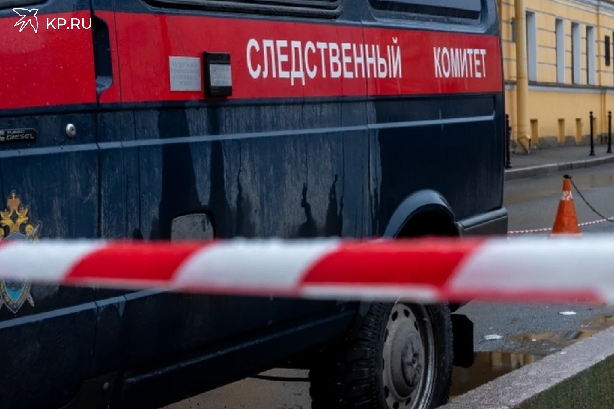 Жительница Воронежа пойдет под суд за убийство сожительницы бывшего мужа СК в Воронеже завершил расследование уголовного дела, фигуранткой которого стала местная жительница. Женщину обвиняют в убийстве на почве ревности. Об этом сообщили в СУ СКР по региону 4 июня. Там пояснили, трагедия произошла 9 марта 2025 года в квартире на улице Артамонова. По данным силовиков, пьяная женщина пришла в гости к своему бывшему супругу. В квартире она застала его с новой сожительницей. Между дамами вспыхнула ссора, во время которой обвиняемая достала нож и нанесла сопернице не менее двух ударов в шею. Потерпевшая скончалась на месте. Следователи собрали убедительные доказательства, подтверждающие вину женщины. Уголовное дело направлено в суд для рассмотрения по существу. Женщине грозит до 15 лет лишения свободы по статье «Убийство».