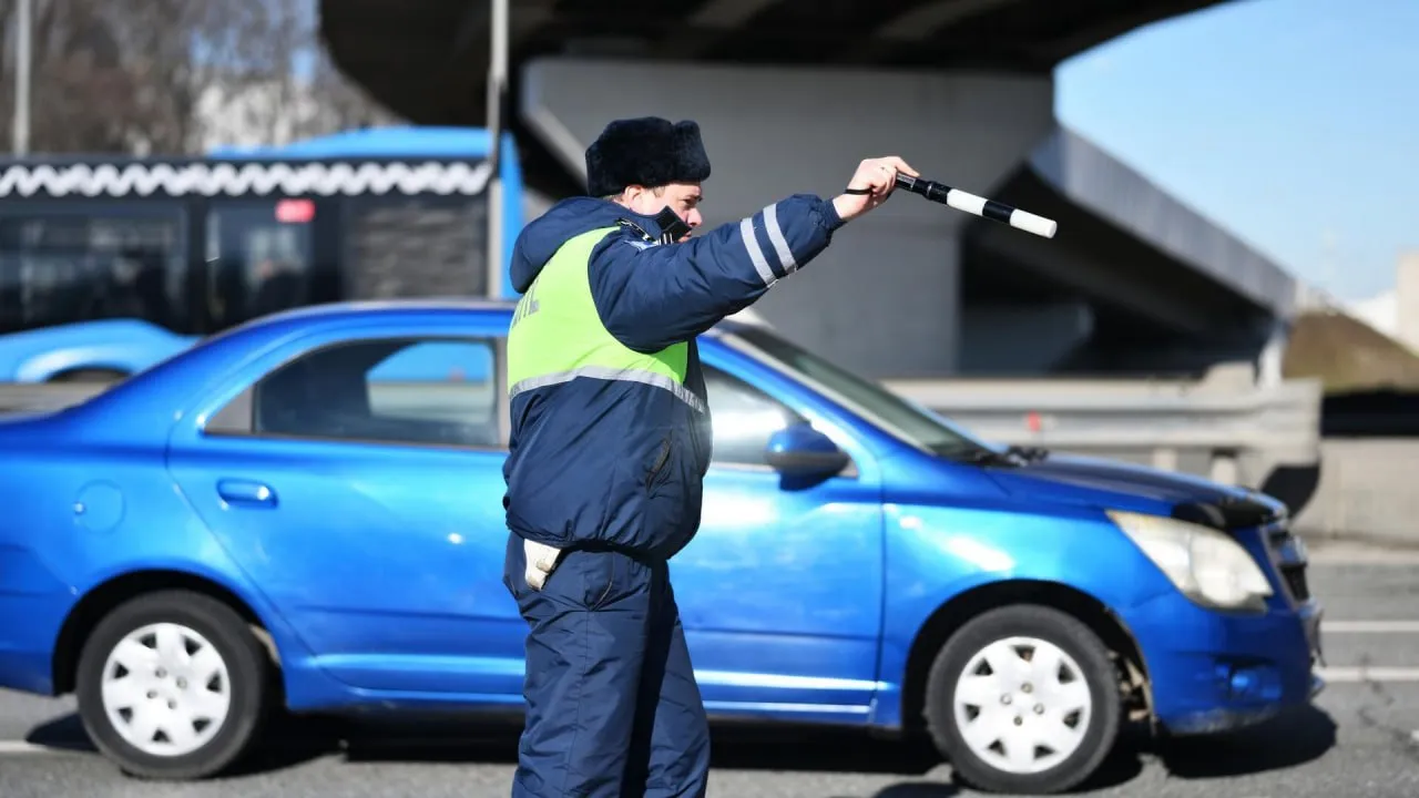 В ГАИ опровергли данные о повышении штрафов за нарушения ПДД Меры административных взысканий не менялись с 1 мая сообщили в Госавтоинспекции В комментарии ТАСС в ведомстве напомнили что ответственность в области безопасности дорожного движения устанавливается федеральным законодательством Информацию об изменениях размещают на федеральном портале проектов нормативных правовых актов В сети ранее распространились данные что с 1 мая усилилась ответственность в отношении водителей за нарушение правил дорожного движения вступили в силу некоторые поправки в КоАП В связи с этим выросли суммы штрафов за превышение скорости неправильную парковку управление автомобилем без полиса ОСАГО и другие нарушения Подписаться на Говорит Москва Telegram VK МАКС