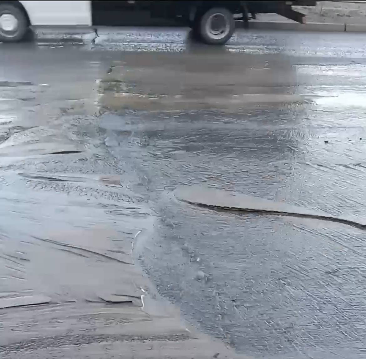 В Улан-Удэ опять произошла авария на сетях водоснабжения Из-за порыва без воды осталась часть домов и «Пиплс парк» Подробнее здесь «Каждое утро в нашем заведении начинается одинаково»