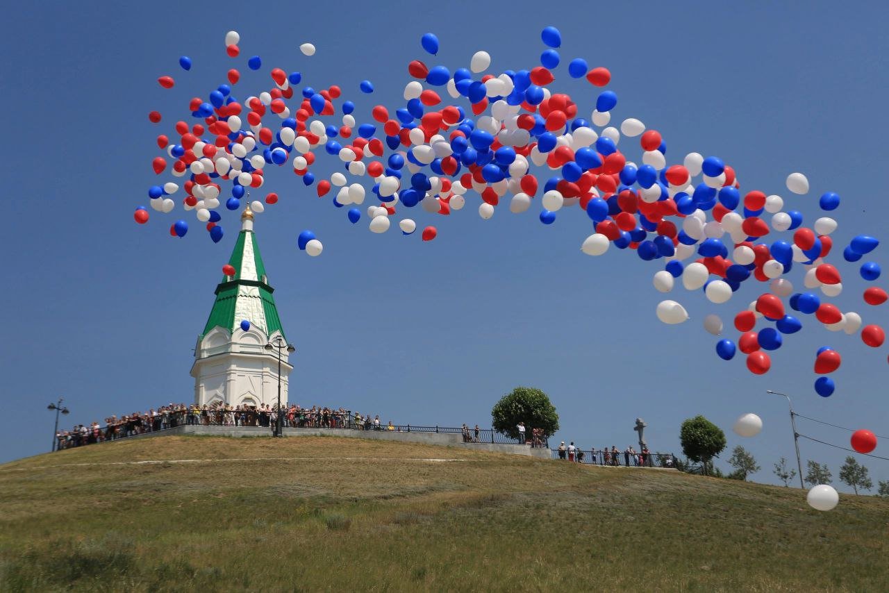 Запланированный объем бюджетного финансирования краевой программы «Подготовка и проведение празднования 400-летия основания г. Красноярска» составит 283,55 млрд рублей.   Федеральный бюджет выделит около 104 млрд рублей, краевой - 150,7 млрд рублей, бюджет Красноярска  - 28,9 млрд рублей. Также предполагается внебюджетное финансирование – 417,8 млрд рублей. Но здесь есть оговорка – при наличии инвестора. Таким образом, общая сумма расходов на подготовку к юбилею краевой столицы может превысить 700 млрд рублей.