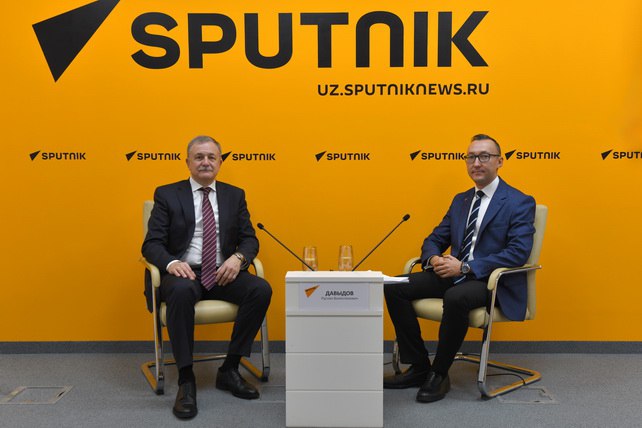 Узбекистан и ЕАЭС расширяют сотрудничество в Ташкенте прошёл брифинг министра по таможенному сотрудничеству ЕЭК В мультимедийном пресс центре Sputnik Узбекистан состоялся брифинг министра по таможенному сотрудничеству Евразийской экономической комиссии ЕЭК Руслана Давыдова посвящённый текущему состоянию и перспективным направлениям взаимодействия между Евразийским экономическим союзом и Узбекистаном English O zbek tilida Ўзбек тилида На русском iOS Android