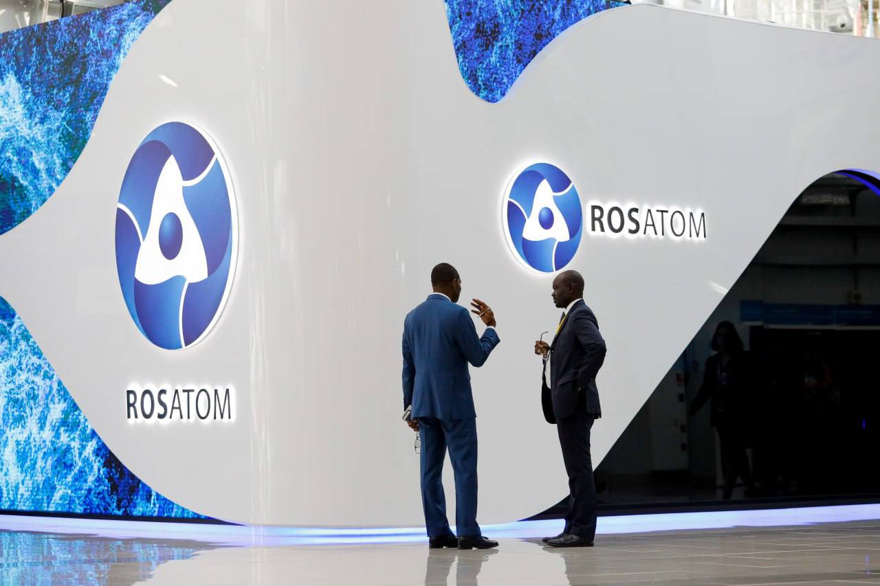 Дочерняя компания госкорпорации «Росатом» Mantra Tanzania Ltd начнет добычу урана в Танзании  По словам министра минеральных ресурсов Танзании Энтони Мавунде, начало работ ожидается сразу после завершения строительства завода по переработке полезных ископаемых.    «Одним из приоритетов правительства под руководством президента Самии Сулуху Хассан в горнодобывающем секторе является повышение добавленной стоимости полезных ископаемых в нашей стране, и президент дала конкретные указания министерству по надзору за этим процессом. Начало этого проекта, который также включает строительство завода по переработке урана, демонстрирует приверженность правительства реализации этой цели на практике», — заявил заявил министр минеральных ресурсов восточноафриканской страны Энтони Мавунде.    Запасы урана в Танзании оцениваются в 139 млн тонн. Предполагается, что срок эксплуатации месторождения в Намтумбо составит более 20 лет.    Африканская инициатива   Подписаться