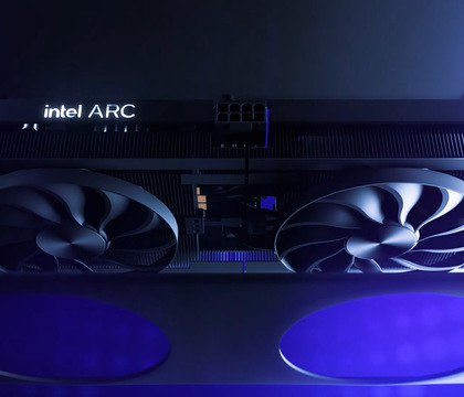 Intel не собирается покидать рынок видеокарт Лип Бу Тан Новый глава Intel Лип Бу Тан столкнулся со множеством трудностей Ему предстоит решить финансовые проблемы компании и выработать четкую стратегию развития в сфере ИИ и сегменте потребительских видеокарт Напомним в конце 2024 года Intel выпустила игровые графические адаптеры из серии ARC Battlemage