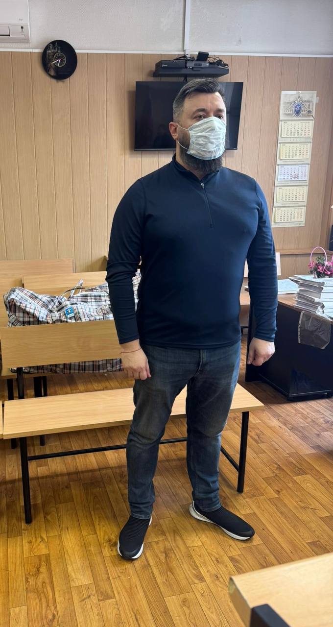 В Санкт-Петербурге по делу о взятке огласили приговор бывшему начальнику ОГИБДД по Центральному району Андрею Тимошенко В прошлом высокопоставленного полицейского приговорили к 3 годам условно и штрафу в размере 4 миллионов рублей. Доказано, что за 400 тысяч рублей Тимошенко пытался согласовать на должность в районном УМВД свою знакомую. Но был задержан при получении денег в итальянском ресторане. Свою вину подсудимый признал и заключил досудебное соглашение о сотрудничестве.