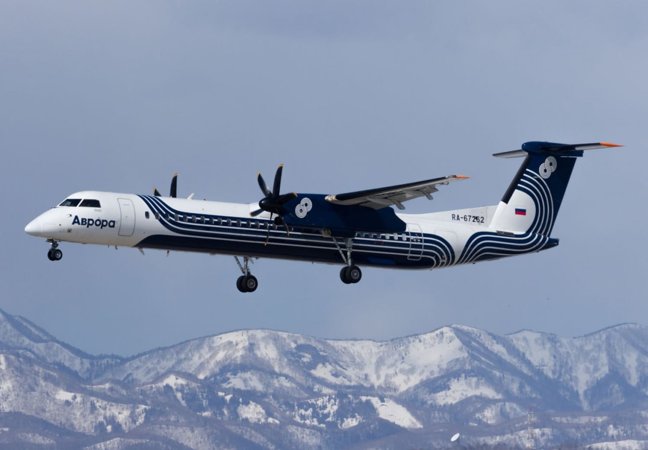 Минтранс заморозил тарифы на внутренние перевозки для сахалинцев В Сахалинской области с 1 марта введут дифференцированные тарифы на воздушные и морские перевозки Так для местных жителей стоимость билетов останется на уровне 2025 года и будет вдвое ниже чем для туристов и тех у кого нет островной прописки Как сообщил глава минтранса региона Максим Жоголев изменение тарифов на перевозки позволит увеличить количество билетов на курильских маршрутах о чём люди неоднократно просили губернатора Валерия Лимаренко В результате тарифы для сахалинцев и курильчан с началом весны останутся субсидируемыми из областного бюджета Субсидируемые билеты жители Сахалинской области смогут приобретать как в кассах перевозчиков так и онлайн Фото Андрей Шаповалов архив   Прислать новость Подписывайся на нас MAX Telegram WhatsApp ВК