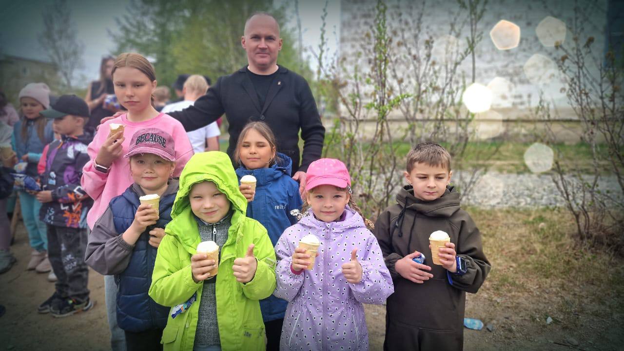 «Единая Россия» в Магадане приняла участие в празднике детства Депутаты, сторонники партии, актив партийных проектов поздравили маленьких магаданцев с Днём защиты детей. В разных районах города дети получили заряд радости, внимания и настоящего летнего настроения. Подробнее на сайте.