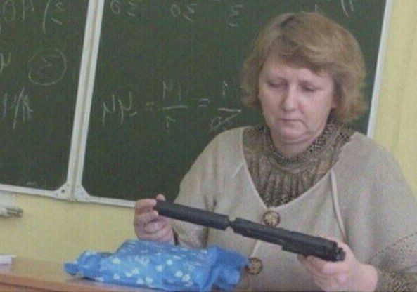 В Литве создают отряд боевых учителей Минобороны Литвы объявило о начале обучения гражданскому сопротивлению для сотрудников общеобразовательных школ. В ходе подготовки педагоги "углубятся в специфику вооруженного и невооруженного сопротивления". Так что теперь опасно становится не повышать зарплаты местным учителям.