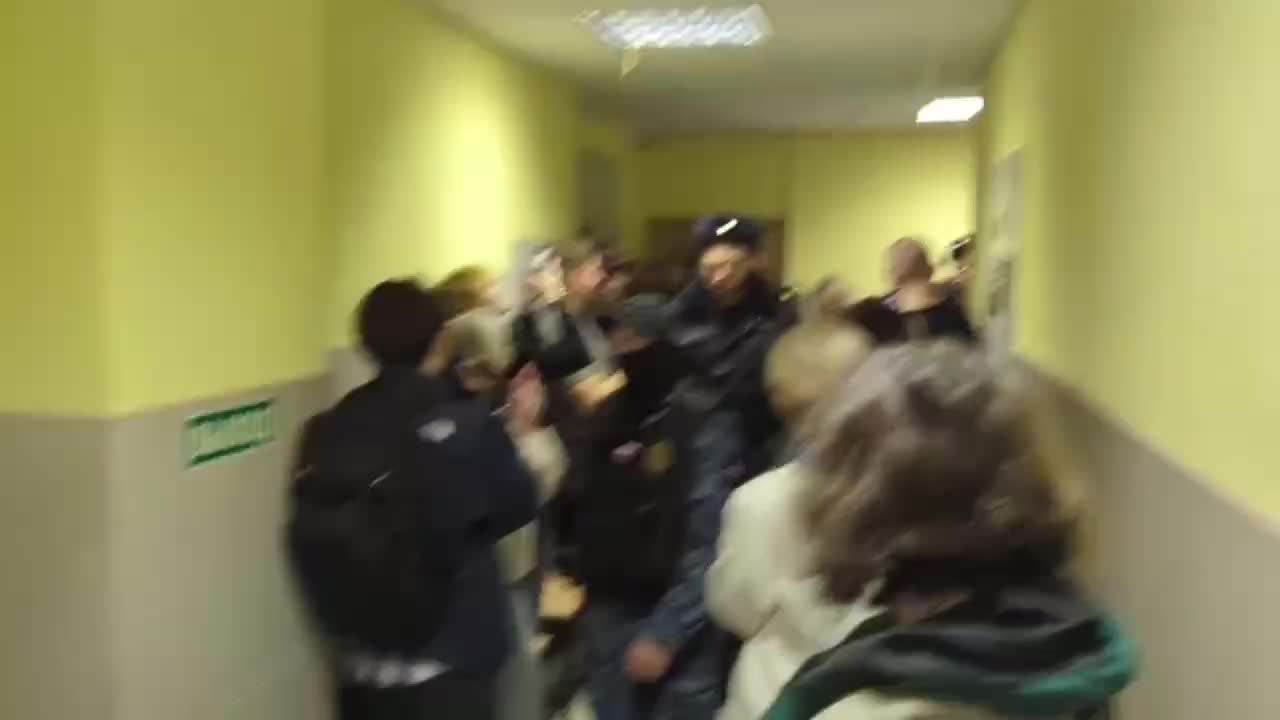 Певица Наоко оштрафована за исполнение песни на улице в Петербурге