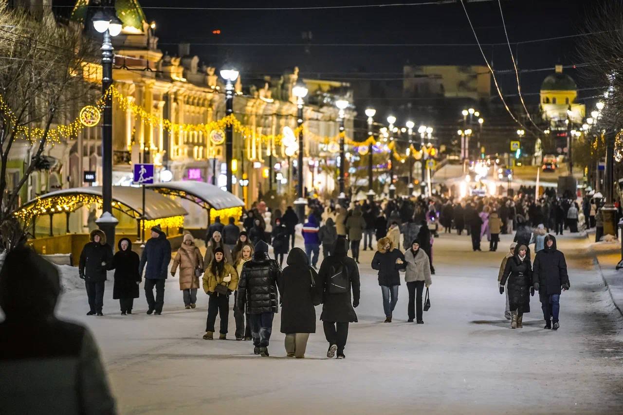 Сегодня в 20 00 Любинский снова будет открыт для транспорта За время новогодних каникул в мероприятиях на Пешеходном зимнем Любинском успели принять участие порядка 80 тысяч человек Всего в праздничных мероприятиях которые проходили в Омской области приняли участие более 163 тысяч человек Виталий Хоценко в МАХ