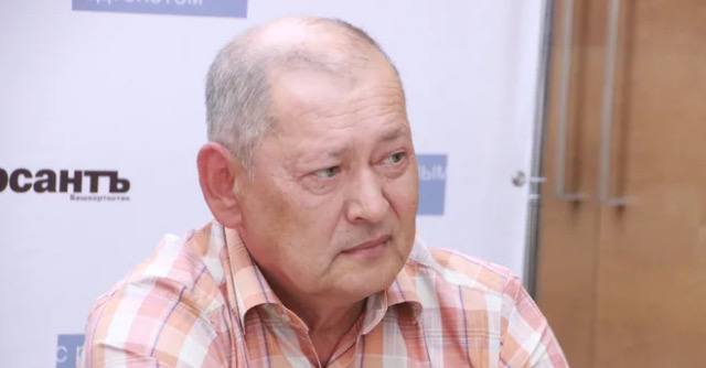 Шестой кассационный суд общей юрисдикции удовлетворил ходатайство гособвинения и отменил приговоры в отношении экс директора торгового дома Башспирт Александра Компанченко бывшего гендиректора Башспирта Рауфа Нугуманова и бизнесмена Артура Хазигалеева вернув уголовное дело в прокуратуру узнал Ъ Уфа от информированных источников Фото Дмитрий Колпаков Коммерсантъ Подписывайтесь на Ъ Уфа Оставляйте бусты