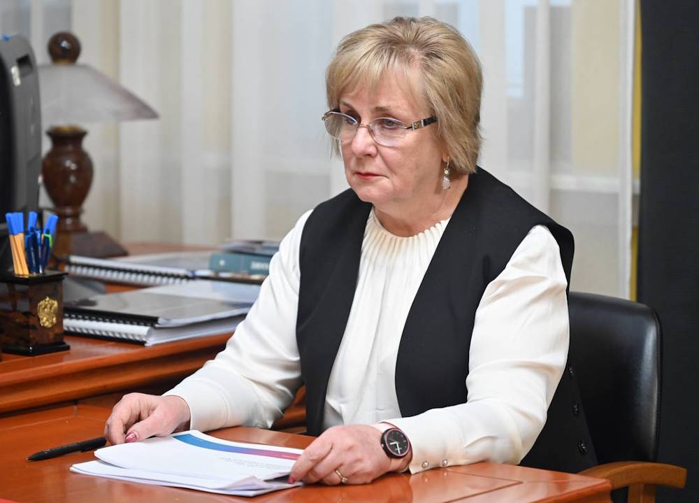 В Пермском крае меняется глава министерства образования Сегодня стало известно что в новом составе правительства края Раиса Кассина будет советником губернатора Министром образования и науки Пермского края она работала с 2012 года Исполняющим обязанности министра образования стала Наталья Зверева ранее работавшая заместителем руководителя ведомства Подписаться на Интересную Пермь в ТГ в МАХ