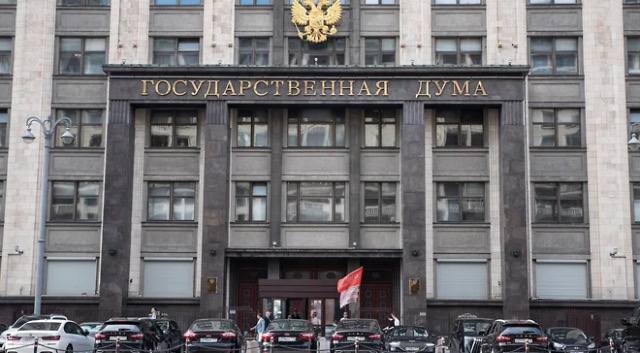 Депутаты Госдумы этой осенью планируют рассмотреть внесенный Курултаем Башкирии проект федерального закона ограничивающий въезд на территорию России мигрантов судимых за тяжкие преступления Изменения предлагается внести в федеральные законы Предлагается запретить иностранным гражданам и лицам без гражданства въезд в страну временное проживание и обучение не выдавать вид на жительство и разрешение на работу если ранее они были осуждены за особо тяжкие преступления Фото Александр Манзюк Коммерсантъ Подписывайтесь на Ъ Уфа Оставляйте бусты