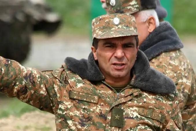 Бывшему командующему Армией обороны генерал лейтенанту Микаэлу Арзуманяну более трех лет находящемуся в тюрьме сменили меру пресечения Как сообщил в соцсетях его адвокат Ерем Саркисян решением Антикоррупционного суда он отпущен под домашний арест Арзуманяна обвиняют в служебной халатности во время 44 дневной войны 2020 года SputnikARM