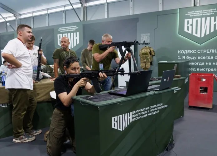Павильон Центра ВОИН признан лучшим на Улице Дальнего Востока О победе Центра развития военно спортивной подготовки и патриотического воспитания молодежи ВОИН объявил в Якутске заместитель председателя правительства РФ полномочный представитель президента РФ в ДФО Юрий Трутнев Подробнее читайте по ссылке Фото www sakha gov ru yk24 ru в MAX Telegram ВК VK Видео