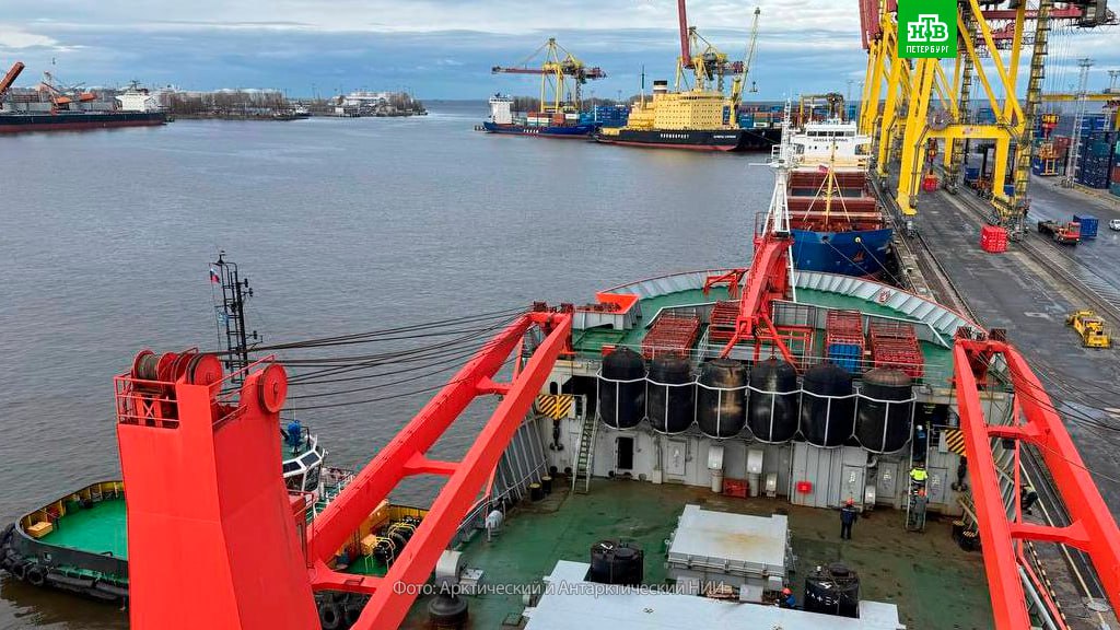 Из Петербурга отправилась 71 я Российская антарктическая экспедиция Научное судно Академик Фёдоров пройдет 15 тыс километров сделает остановку в Кейптаунском порту и достигнет берегов Антарктиды к концу декабря В экспедиции участвуют около 500 полярников из 23 научных институтов России Ученые будут исследовать климат океан и фауну Например искать лекарственные соединения в уникальных антарктических микроорганизмах Подписаться на НТВ Петербург Буст канала