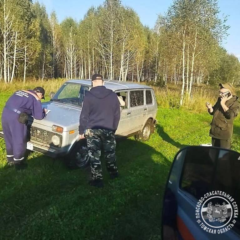 Спасатели ПСС нашли мужчину, который заблудился в районе лесного массива аэродрома с. Молчаново.    К экстренным службам обратилась сестра заблудившегося. Во время сбора грибники разделились с условием встретиться в определенное время. Когда девушка вышла к дороге и с помощью телефона связалась с братом, он сообщил, что заблудился. Спасатели прибыли в обозначенное место к 18:00, а через двадцать пять минут нашли в лесу заблудившегося грибника и вывели его к дороге. Медицинская помощь мужчине не потребовалась   ПСС    Подписаться! Регион-70      Прислать новость