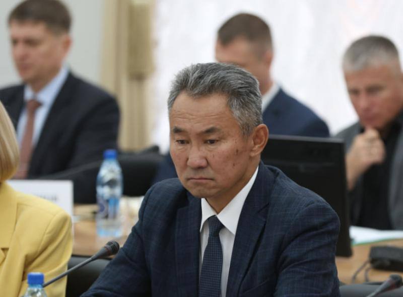 Вице премьер правительства Забайкальского края Базар Дугаржапов освобождён от должности руководителя администрации Агинского Бурятского округа Отставка произошла по собственной инициативе чиновника Базар Дугаржапов занимал эту должность с октября 2023 года курируя вопросы социально экономического развития Агинского Бурятского округа На данный время не сообщается кто будет исполнять обязанности вице премьера до назначения нового руководителя Также не уточняются дальнейшие планы самого Базар Дугаржапова zabnews ru l 65117 Подписаться в MAX
