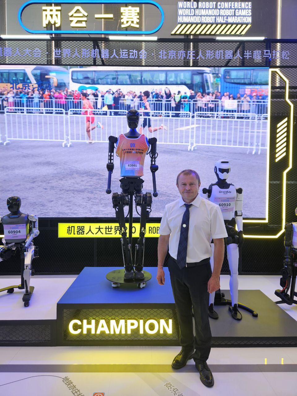 Китайские компании по итогам 2025 года обошли США по поставкам гуманоидных роботов Рост китайских поставок связан с активной господдержкой отрасли низкими издержками производства и быстрым внедрением разработок в промышленности Опережение США по поставкам укрепит позиции Китая как одного из ключевых мировых центров развития робототехники хайтэка и искусственного интеллекта